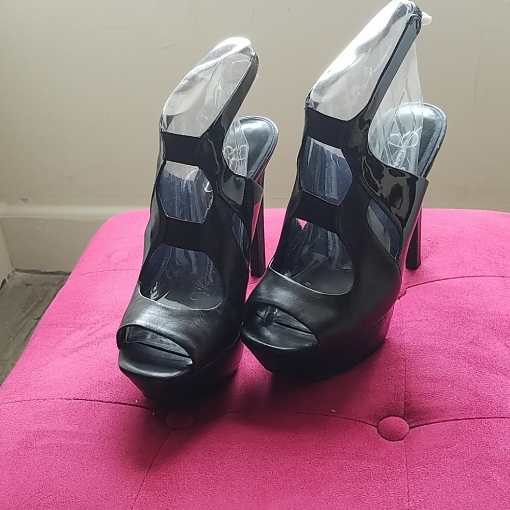 Slingback platform pump